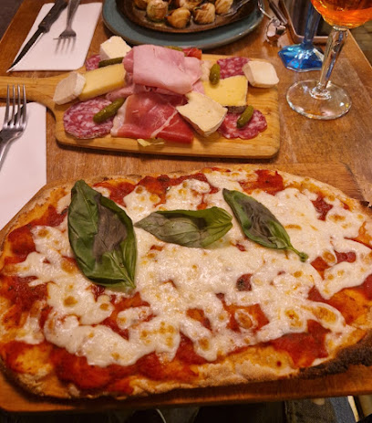 Pizza de Cafe Restaurante Pizza à Paris