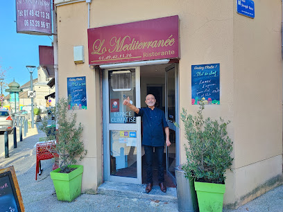 Pizza de La Méditerranée à Romainville