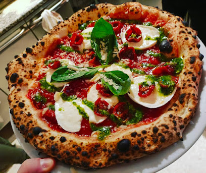 Pizza de Pizzeria Bella Napoli à Paris